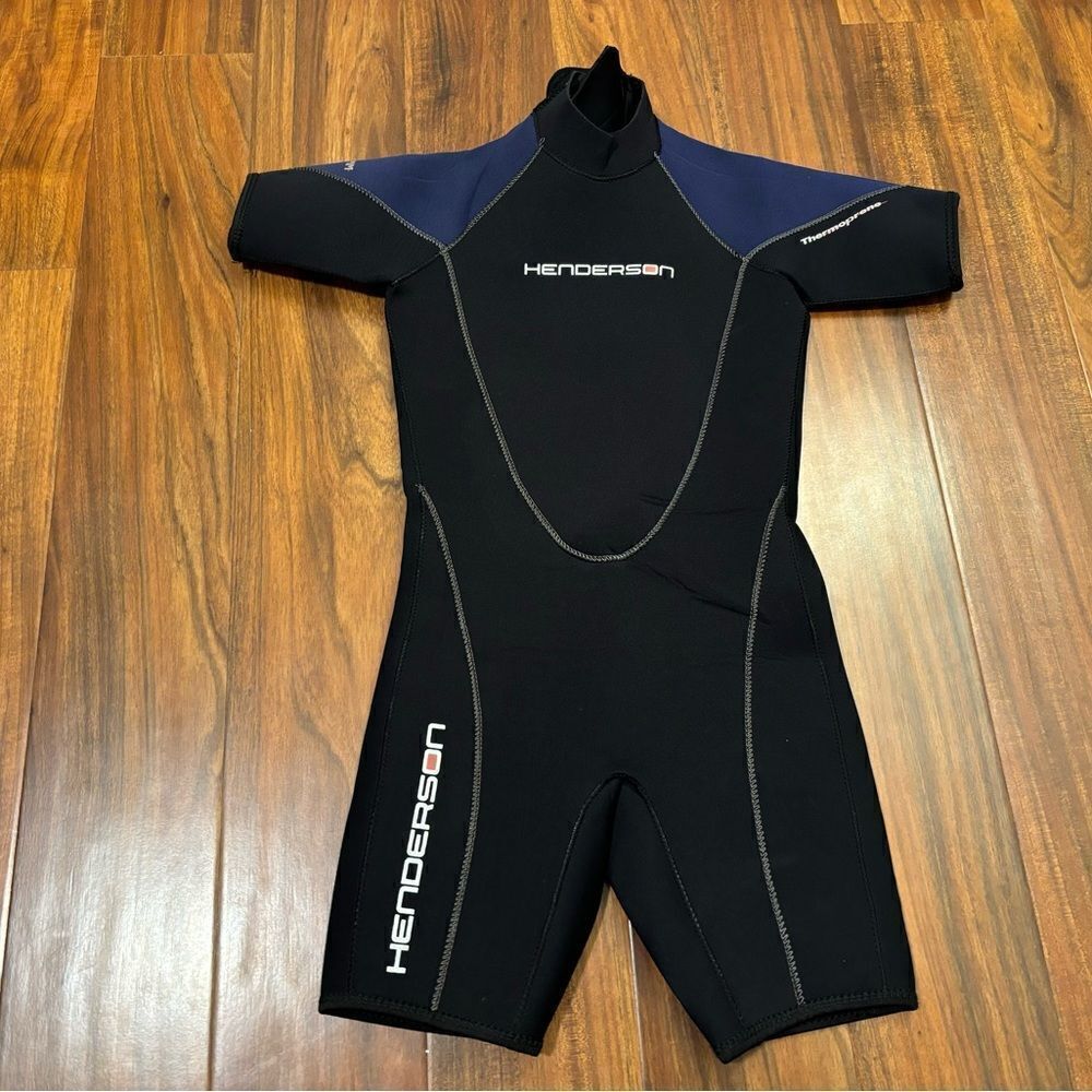 Henderson Aquatics black/blue kids wetsuit